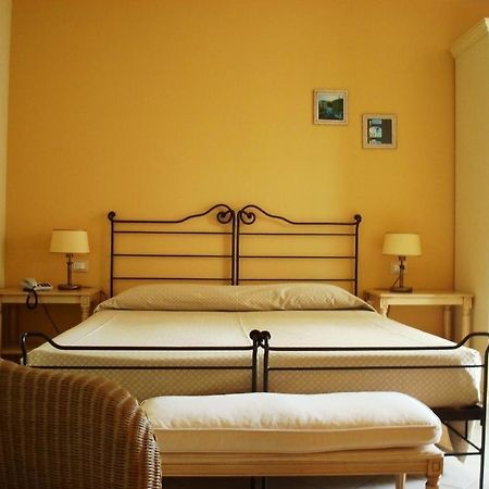 Villa Elite Resort Лимоне-суль-Гарда Экстерьер фото